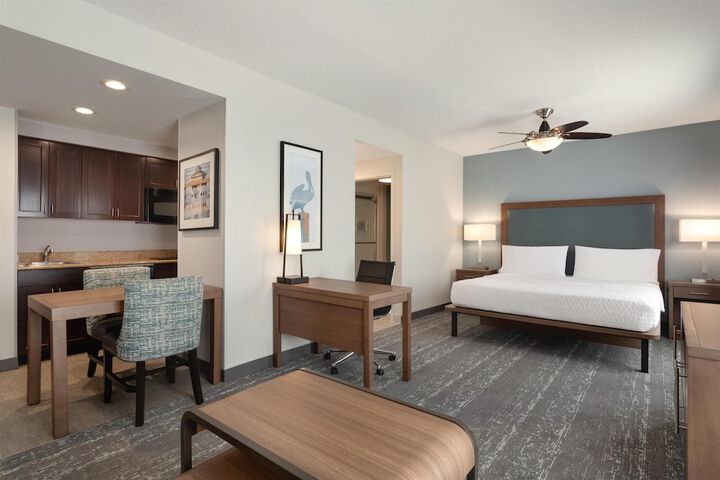 Homewood Suites by Hilton Fort Myers Airport / FGCU