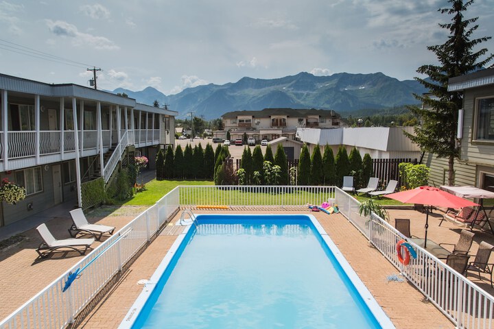 Pool 5 of 33