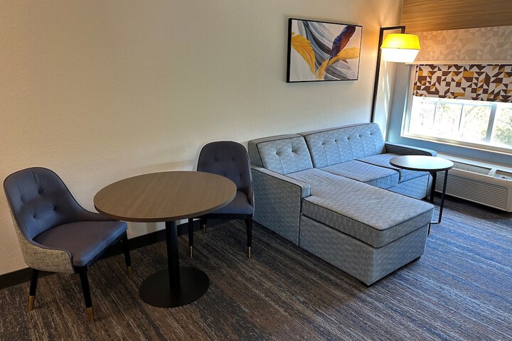 Room 22 of 40