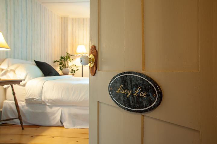 Room 72 of 97