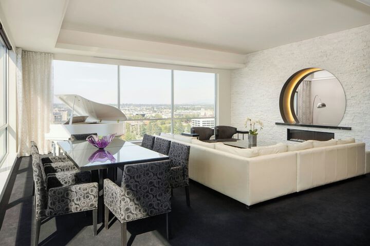 The Davenport Grand Autograph Collection