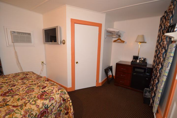 Room 43 of 53