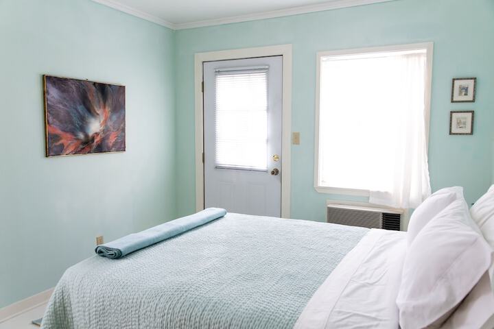 The Blue Room - Charming Studio Great Location! by RedAwning