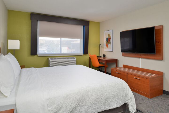 Holiday Inn Express Farmington - Bloomfield by IHG