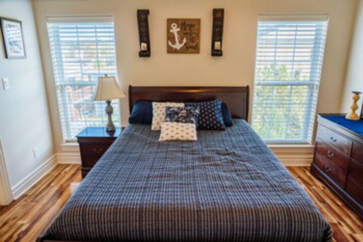 Spacious Kemah Boardwalk Townhome VR