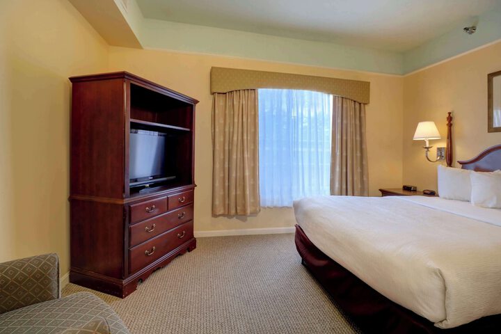 Room 27 of 142