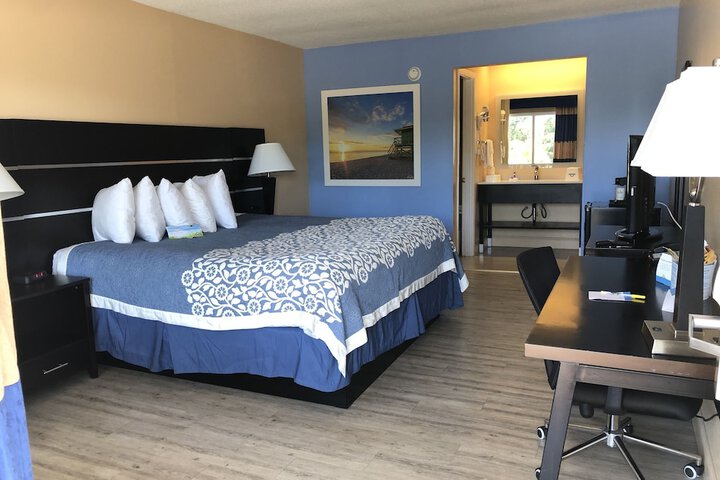 Room 16 of 26