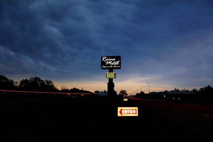 Raine Motel