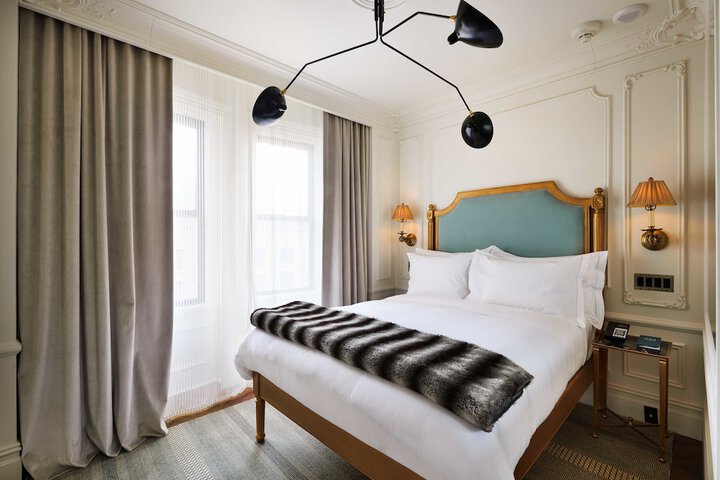 Room 9 of 27