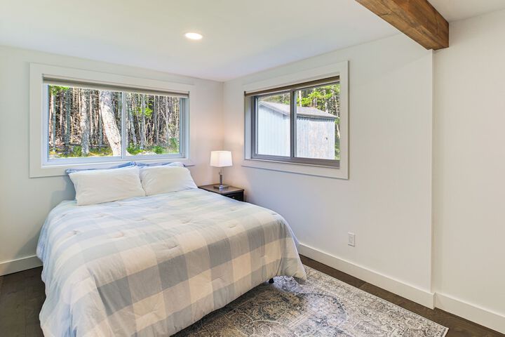 Waterfront Roque Bluffs Hideaway w / Private Beach