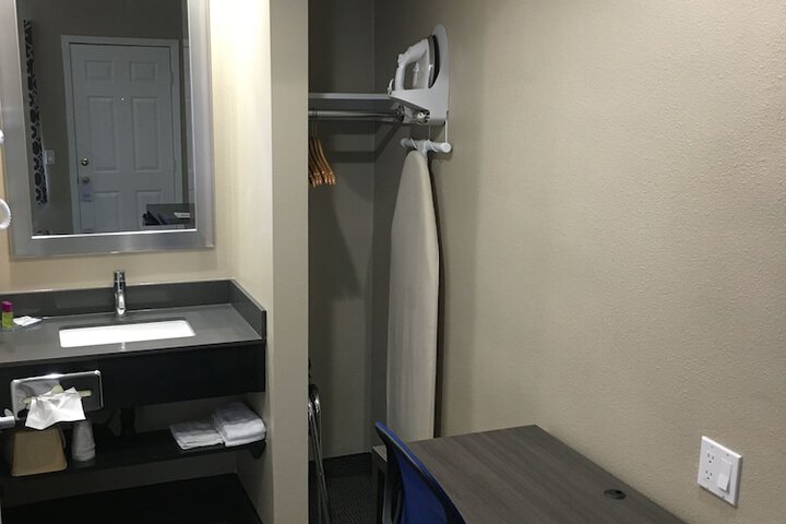 Room 14 of 46
