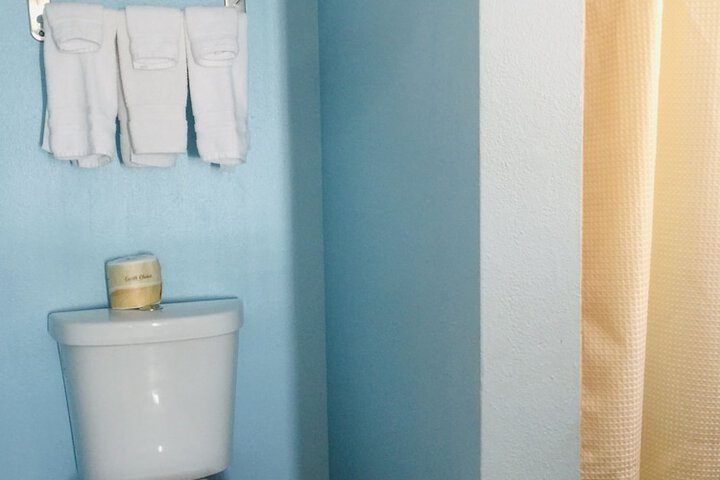 Dolphin Cove Motel