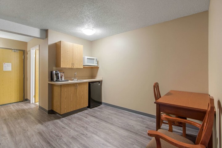 Room 8 of 19