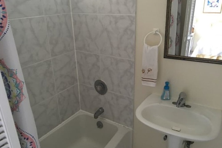 Hale-hoola B & B