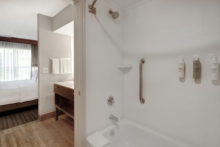 Room 32 of 71