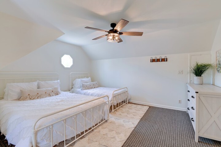 Chic Nashville-area Retreat w / Private Pool!