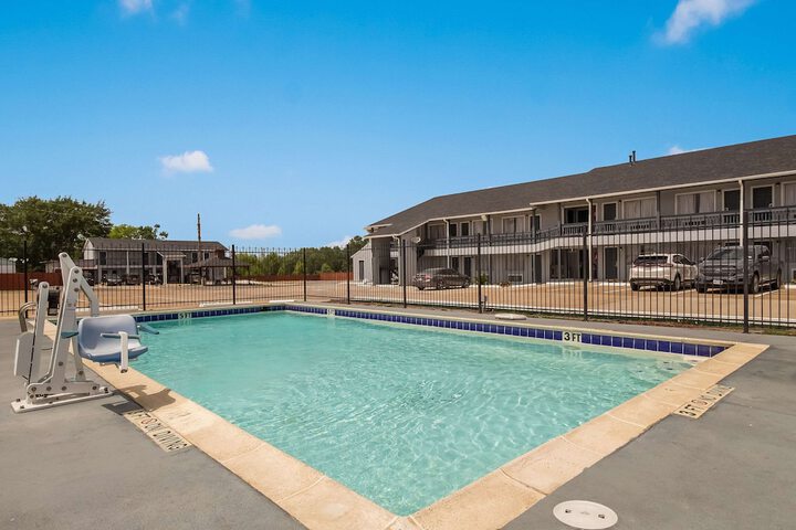Quality Inn Madisonville