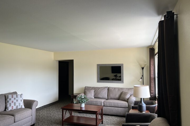 Room 129 of 443