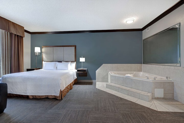 Room 32 of 47