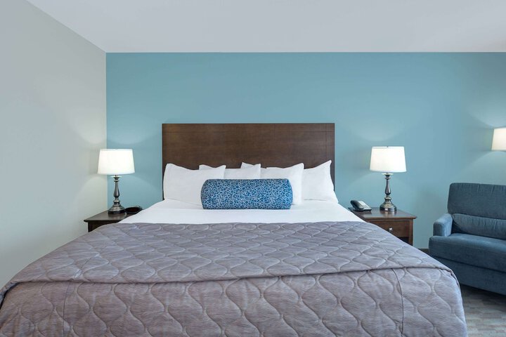 Baymont by Wyndham Minot