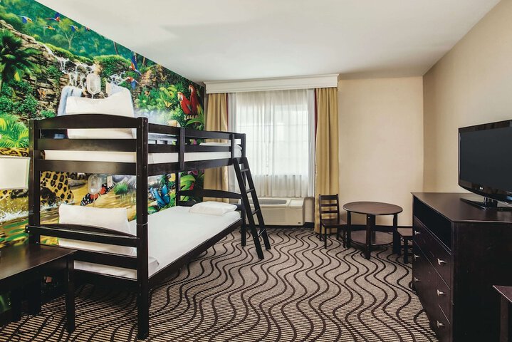 Room 14 of 36