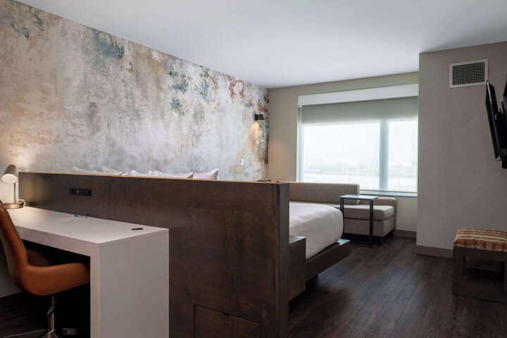 Room 21 of 34