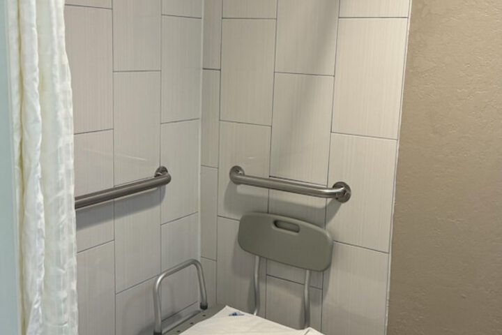 Room 32 of 46