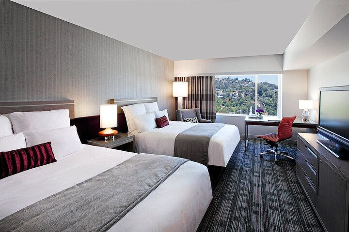 Room 27 of 84