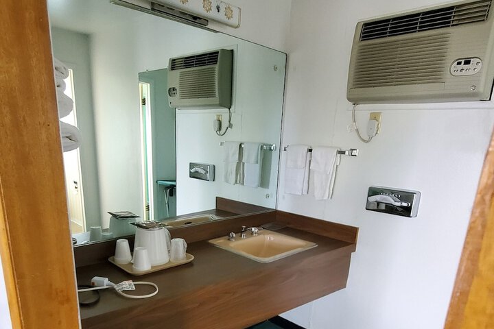 Room 28 of 51