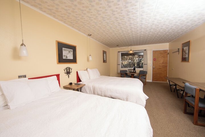 Room 5 of 9
