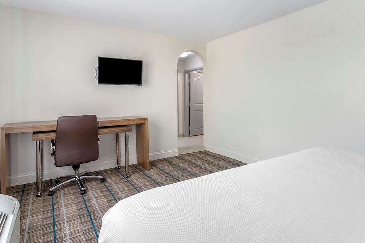 Room 30 of 47
