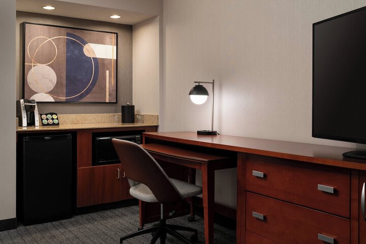 Courtyard by Marriott Bakersfield