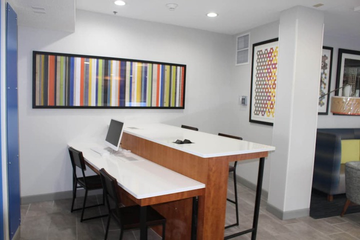 Business Center 39 of 40