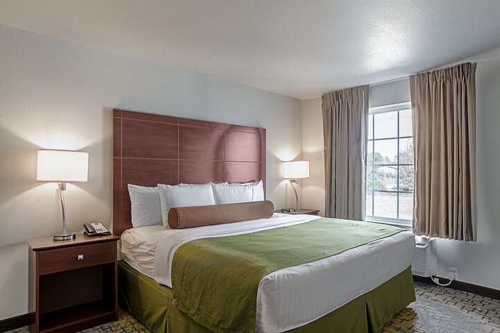 Cobblestone Hotel & Suites - Greenville