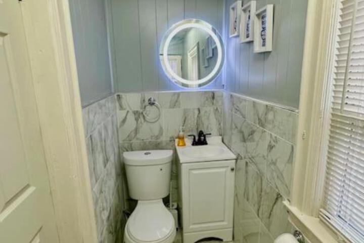 5 bedroom House King Beds 1 Bath 20 Min to Falls