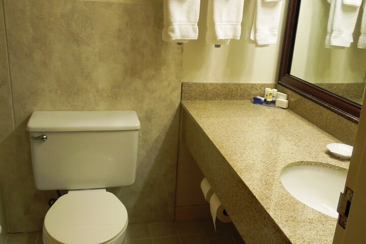 Room 16 of 28