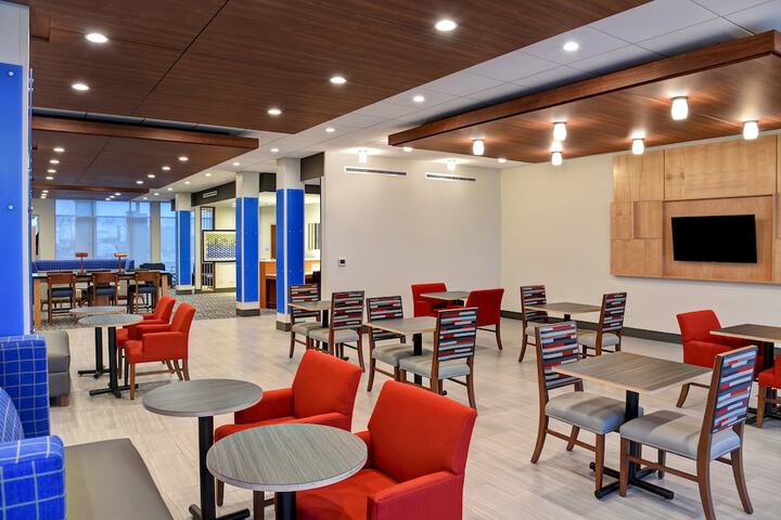 Holiday Inn Express & Suites Ottawa by IHG