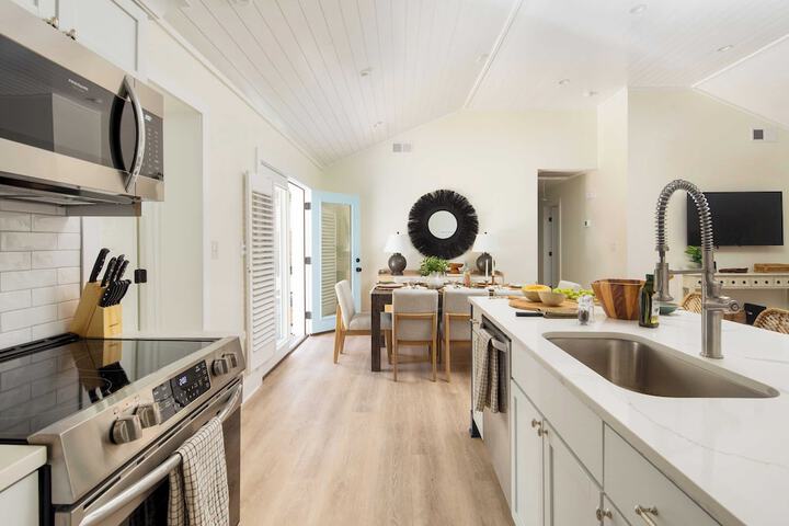 Sawyer by Avantstay Stunning Isle of Palms Home w / Pool!