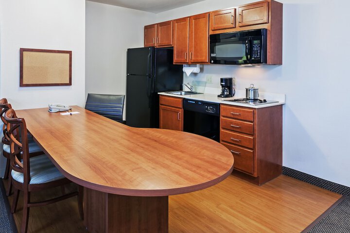 Candlewood Suites Owasso by IHG