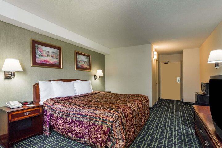 Room 4 of 13