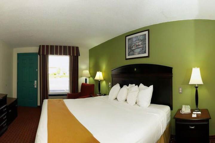 Room 21 of 34