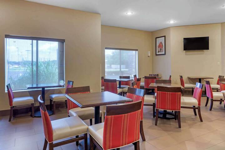 Comfort Inn & Suites Pittsburg KS