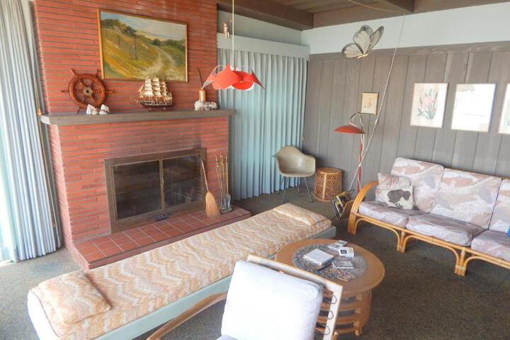 196 Front Street