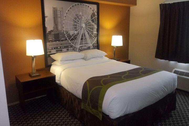Room 6 of 14