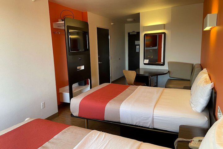 Room 27 of 32