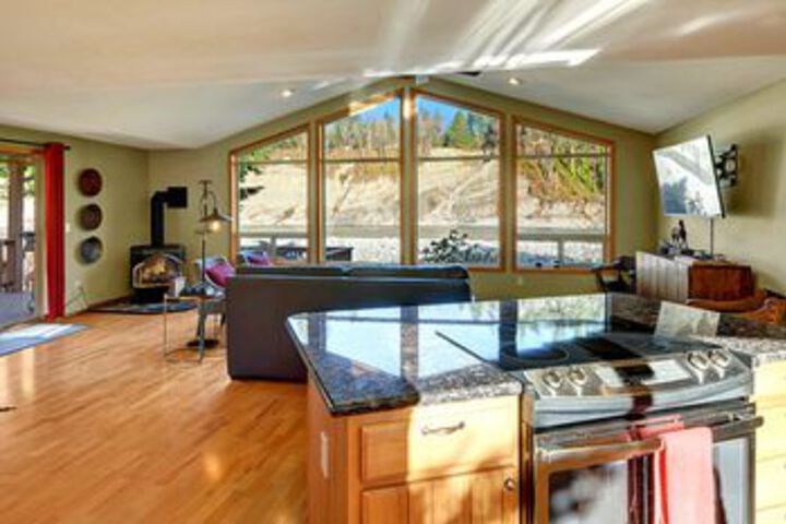 Prospectors Bend - Two Bedroom Home with Hot Tub