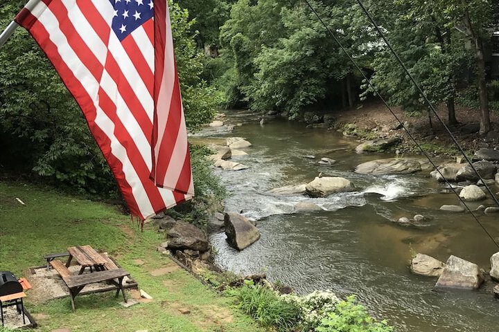 The Riverside Lodge at Chimney Rock