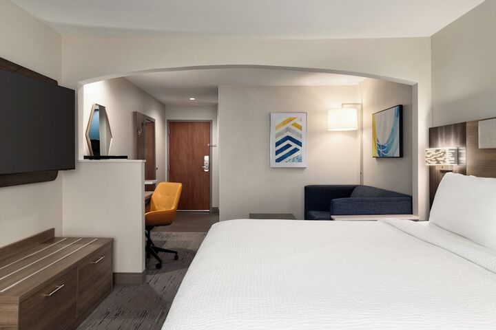 Holiday Inn Express Hotel & Suites Edmond by IHG