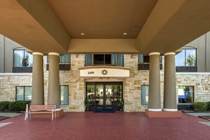 Hotel 7 of 52
