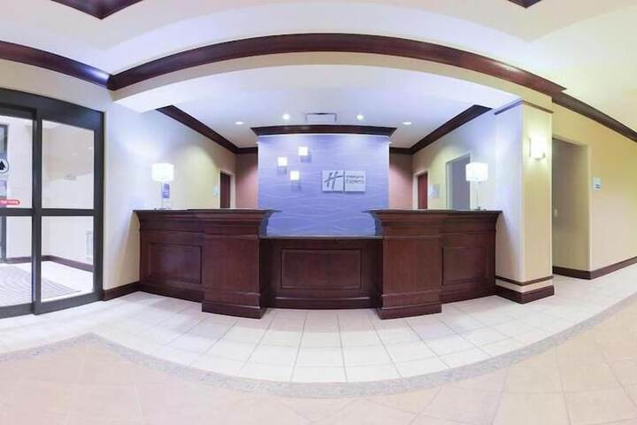Holiday Inn Express & Suites Chicago West - OHare Arpt Area by IHG